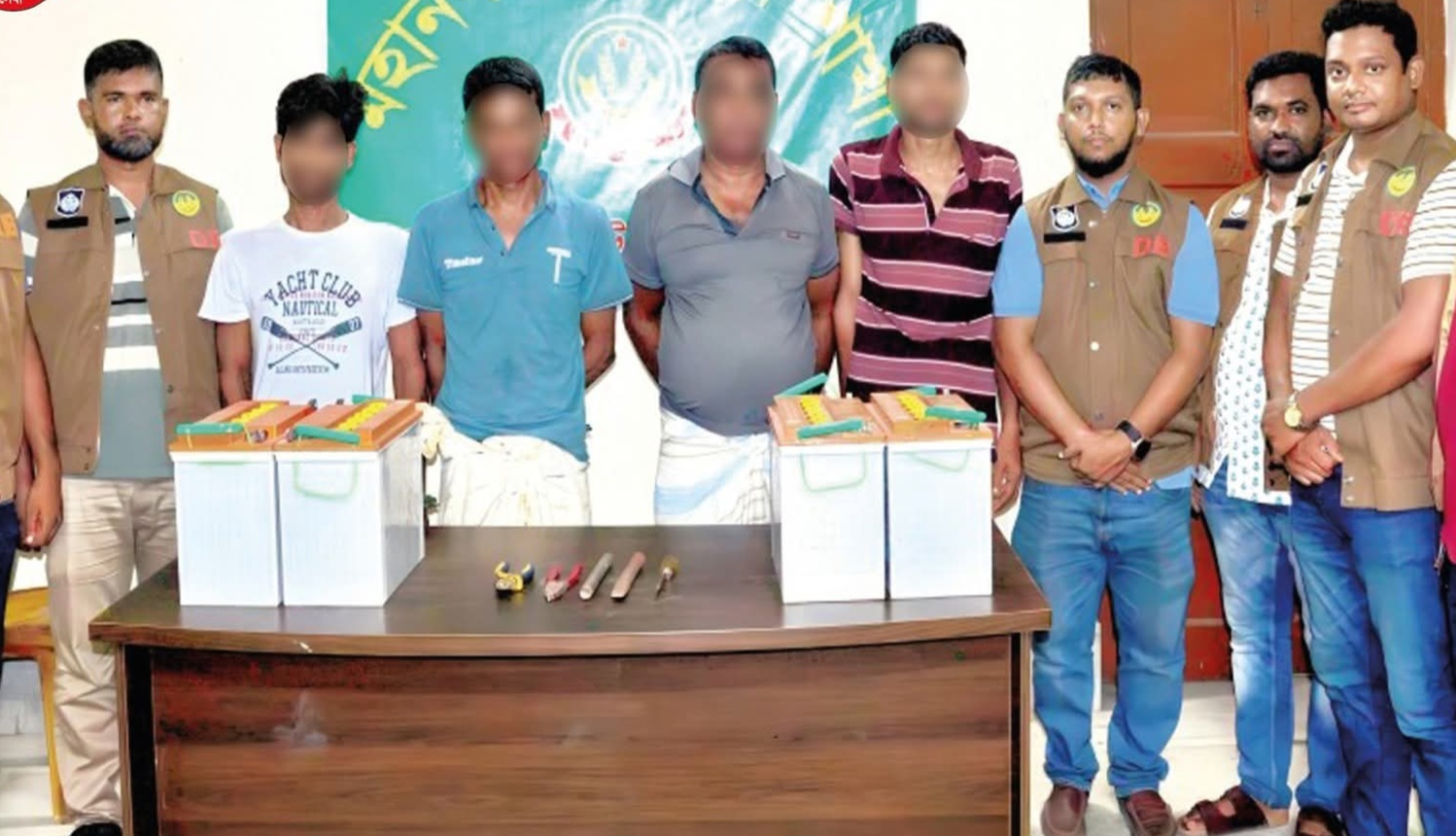 অটো রিক্সা চালক হত্যাকাণ্ডের চার খুনিকে  গ্রেপ্তার ।