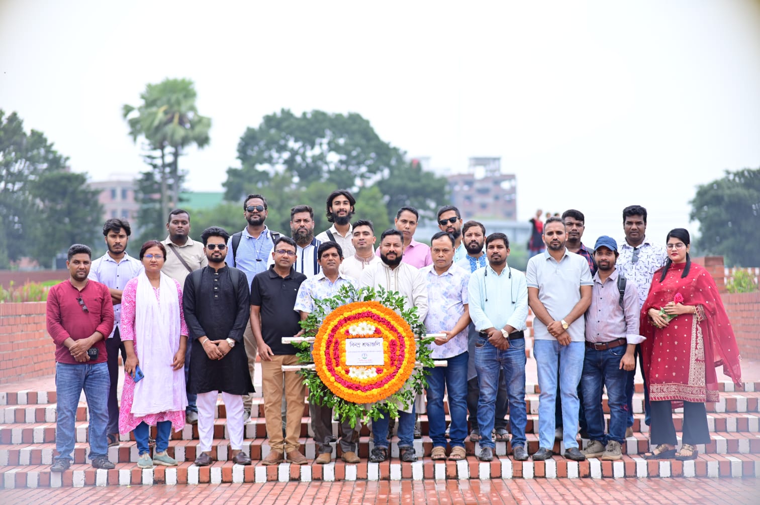 মহান মুক্তিযুদ্ধের বীর শহীদদের প্রতি গভীর শ্রদ্ধা নিবেদন করেছে নবগঠিত ‘আশুলিয়া মডেল প্রেসক্লাব’।