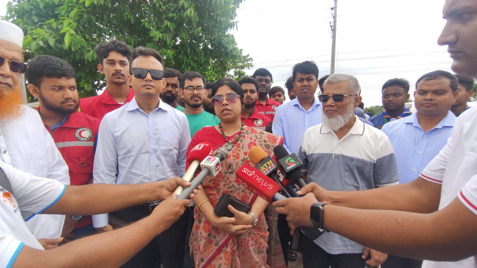 জলাবদ্ধতা নিরসনে কঠোর জেলা প্রশাসন ,সাতক্ষীরায় খাল থেকে নেট-পাটা অপসারণ শুরু, আইনি ব্যবস্থার হুঁশিয়ারি