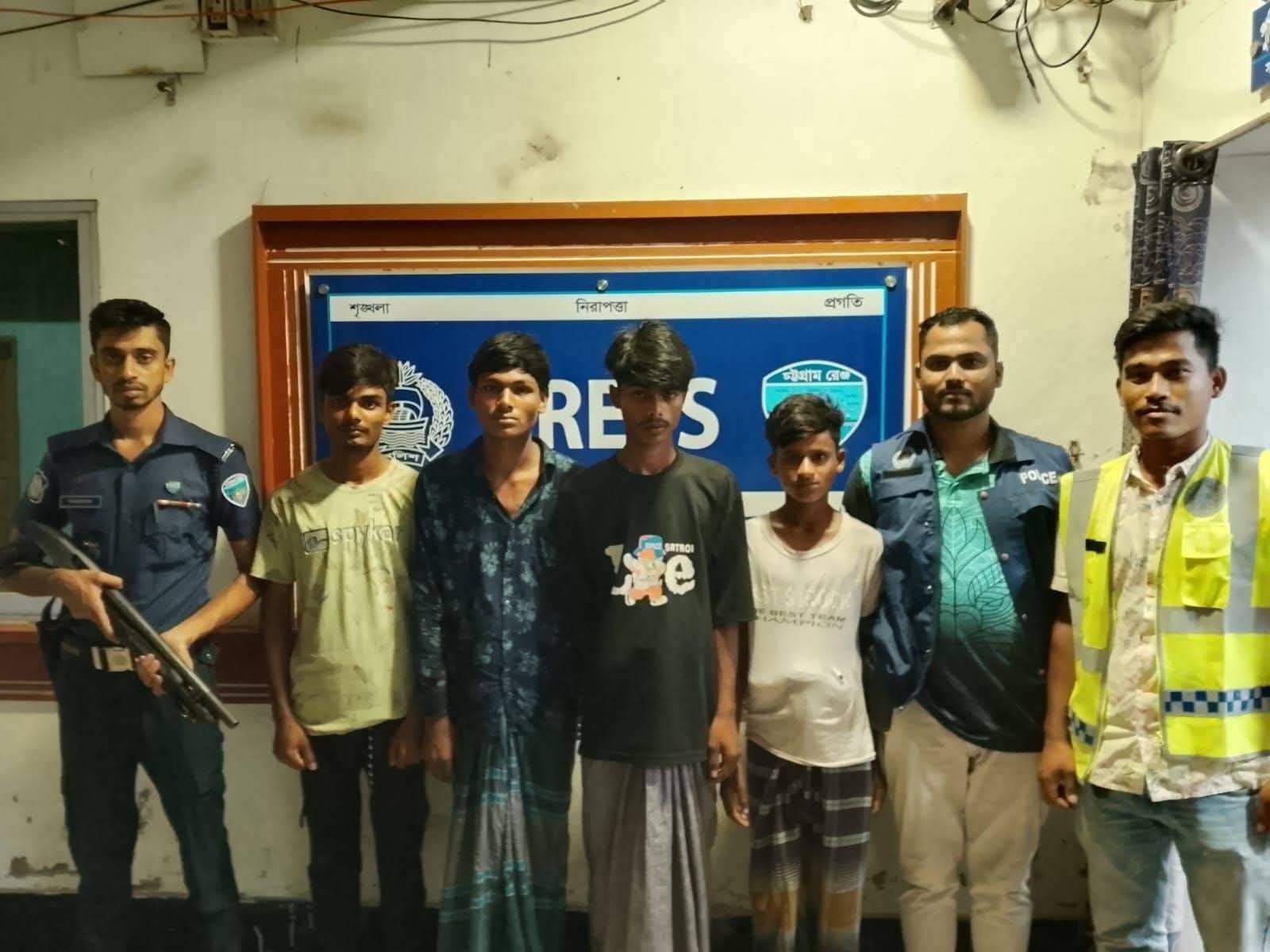 চট্টগ্রামের সাতকানিয়ায় দুই স্কুলছাত্রীকে সংঘবদ্ধ ধর্ষণ, ৪ অভিযুক্ত আটক