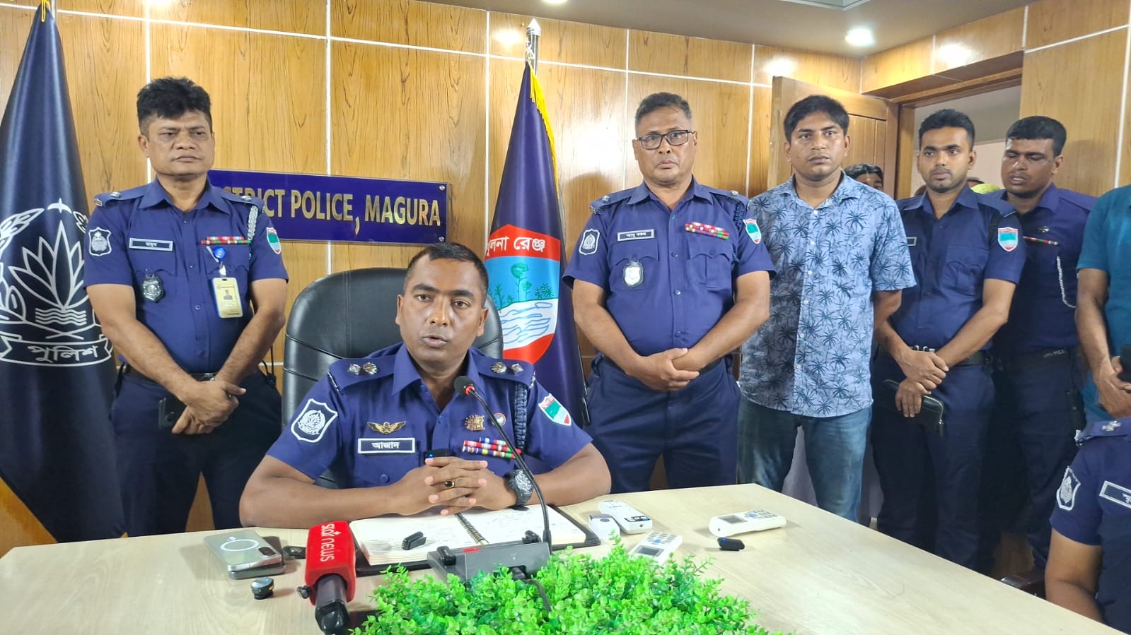 নিখোঁজের ৩ ঘণ্টার মধ্যেই উদ্ধার স্কুলছাত্রী, মাগুরা জেলা পুলিশের প্রশংসনীয় তৎপরতা