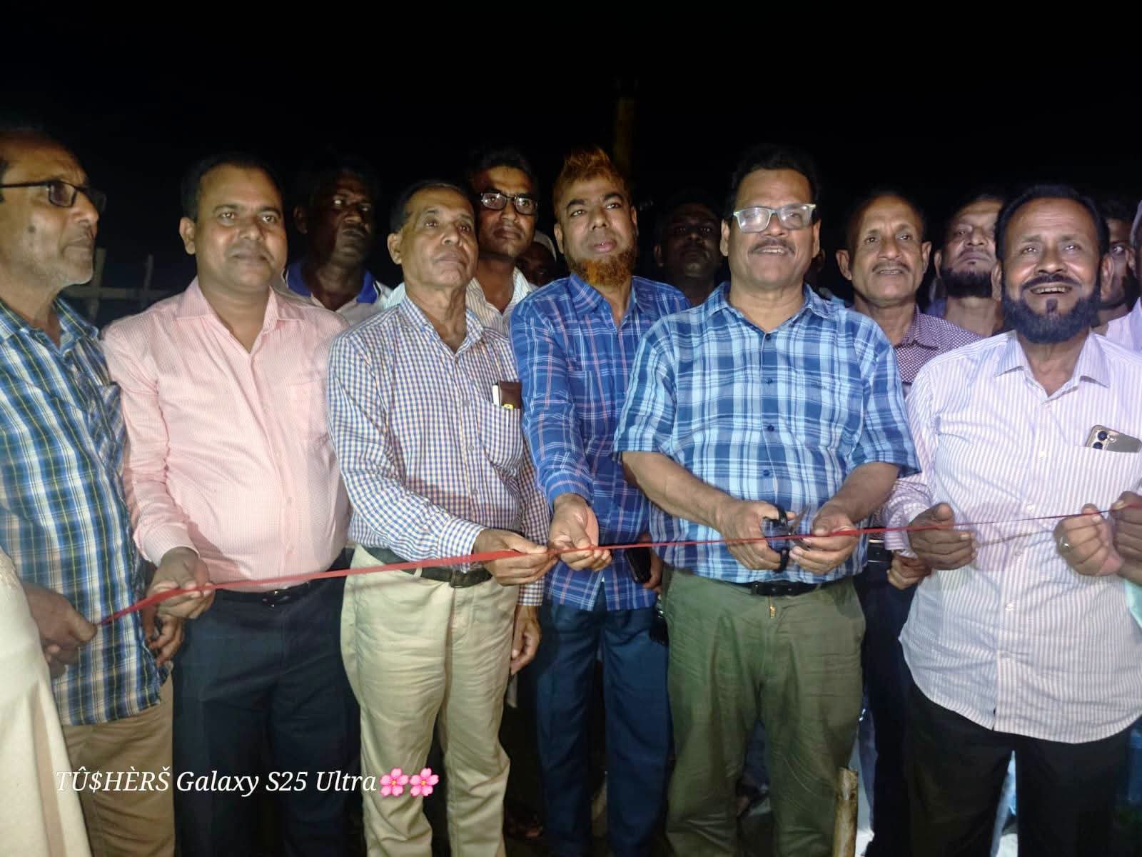 হাঁটুসমান কাদা মাড়িয়ে চলার দিন শেষ: মহান্দী–কাটবুনিয়া ১,৯৫০ মিটার নতুন সড়ক নির্মাণকাজের উদ্বোধন