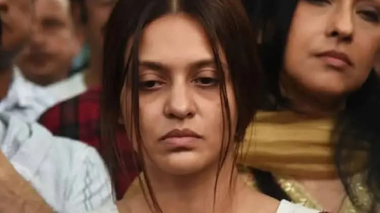 শোক কাটিয়ে শুটিংয়ে ফিরলেন রাহুল পত্মী প্রিয়াঙ্কা