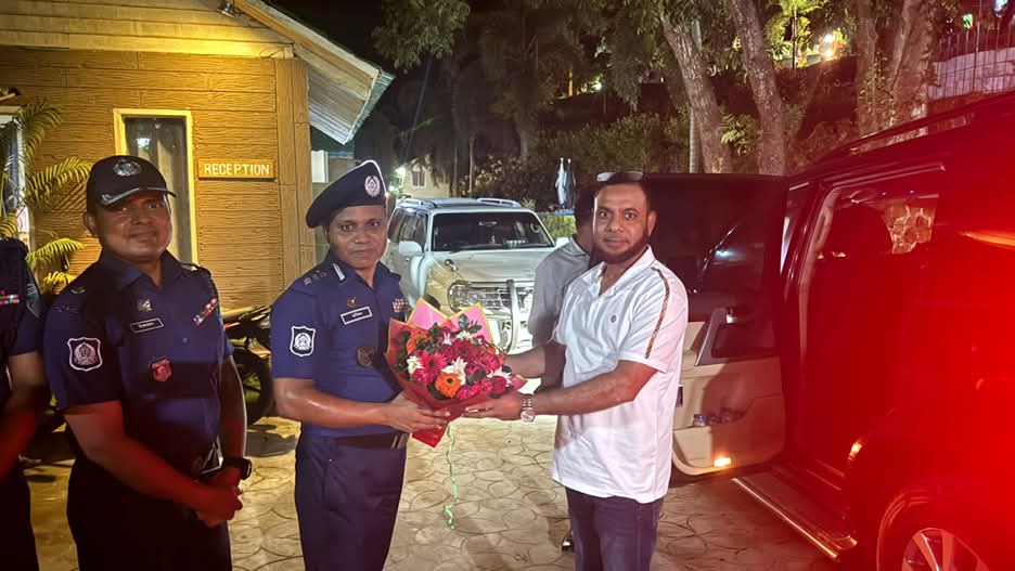 রাঙামাটিতে অতিরিক্ত আইজিপি সর্দার নুরুল আমিনের আরশিনগর ক্যাম্প ও পুলিশ লাইনস পরিদর্শন