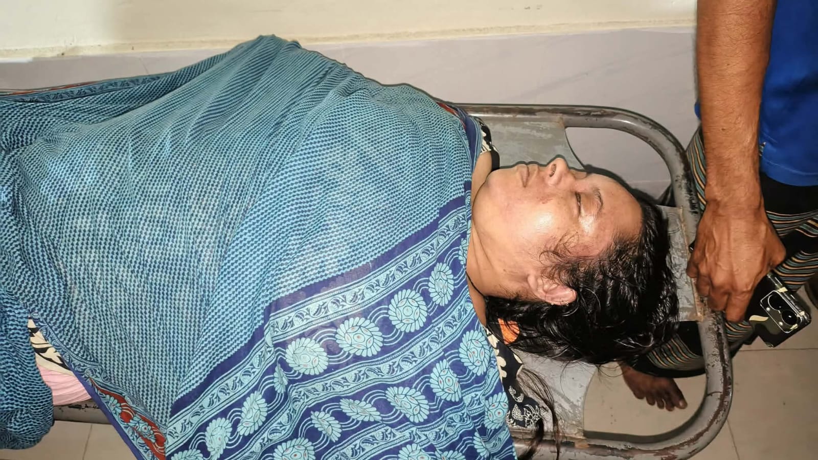 ‎নিয়ামতপুরে গৃহবধূর রহস্যজনক মৃত্যু, হত্যার অভিযোগ পরিবারের