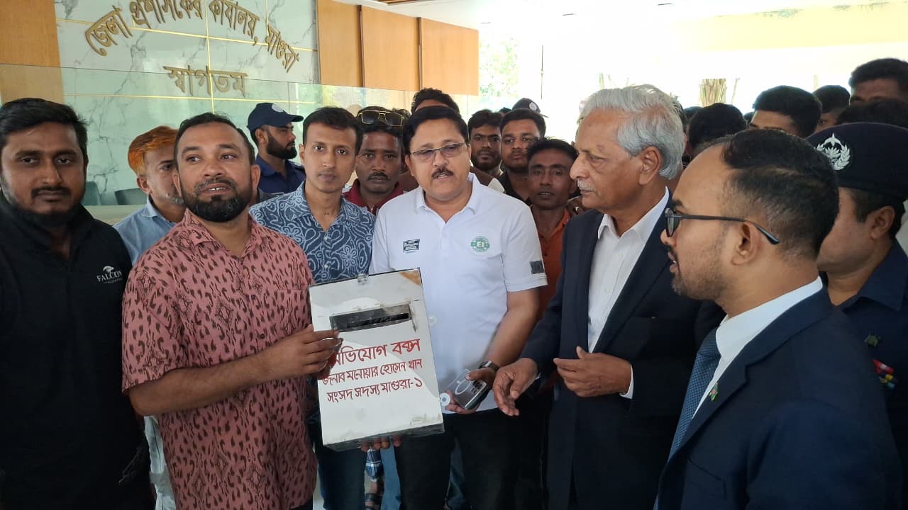 মাগুরায় অভিযোগ বক্স উদ্বোধন করলেন মন্ত্রী ও সংসদ সদস্য