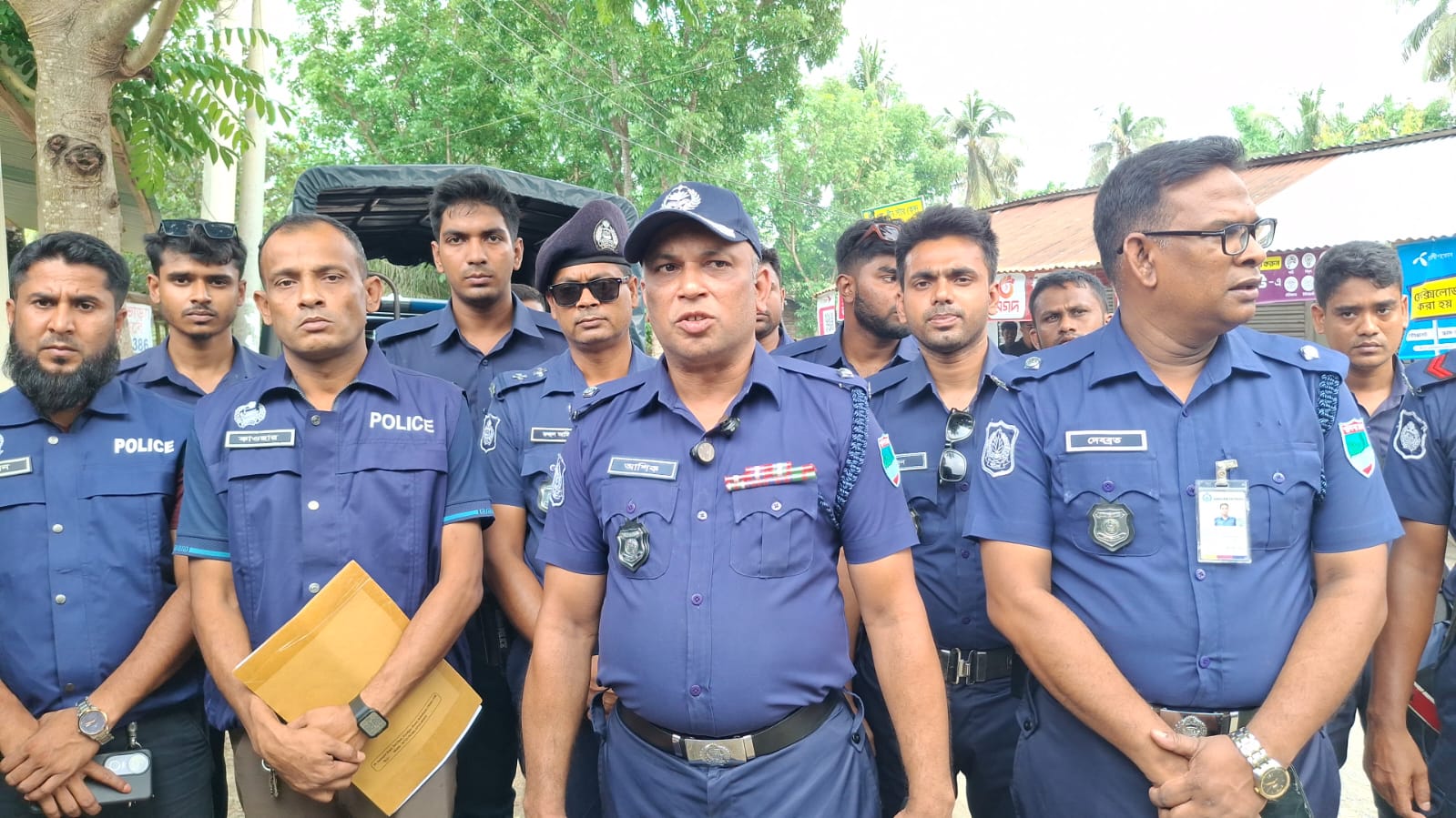 মাগুরার ঘোড়ামারা এলাকায় পুলিশের বিশেষ অভিযান, দেশীয় অস্ত্র উদ্ধার