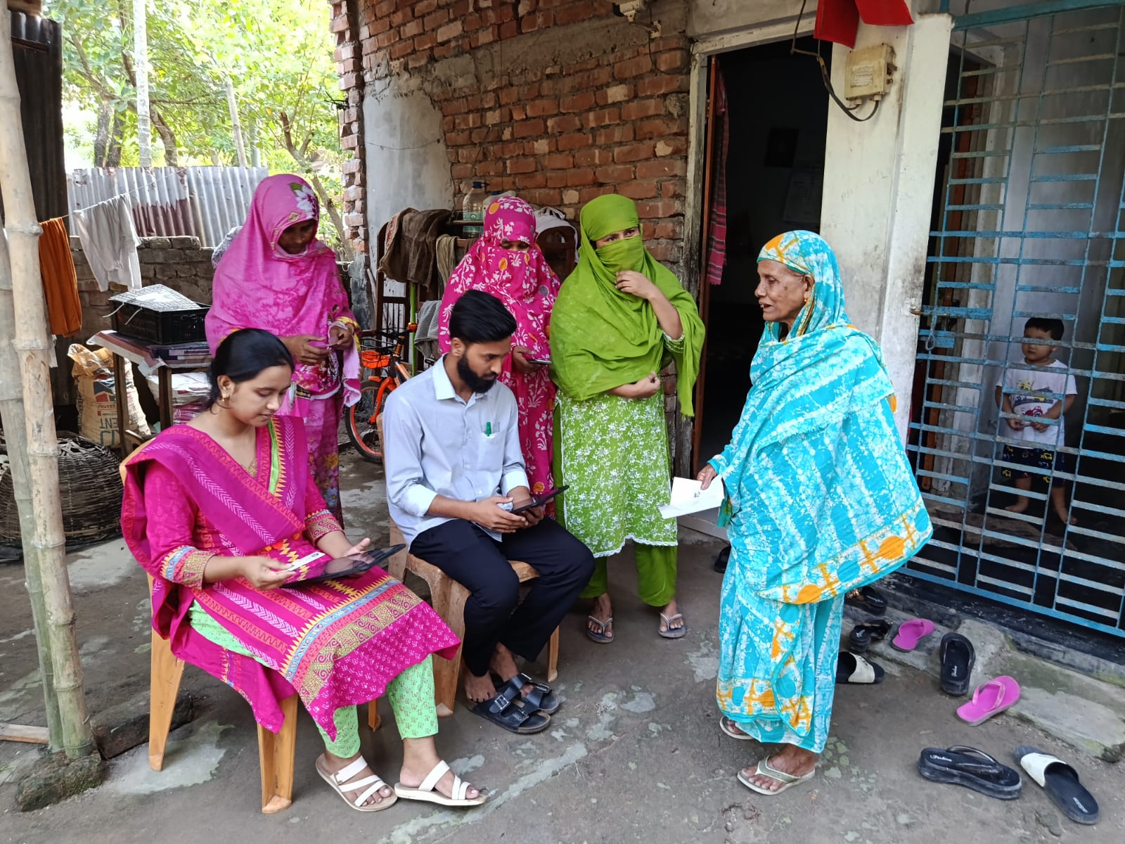জামালপুরে মাঠ পর্যায়ে শুরু হলো ফ্যামিলি কার্ড তথ্য সংগ্রহের কাজ