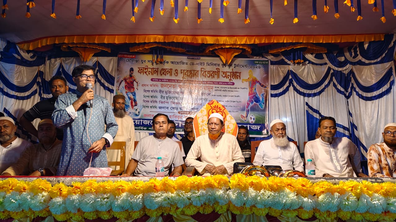 গলাচিপায় চৌরাস্তা যুব সমাজের ডে-নাইট মিনিবার ফুটবল টুর্নামেন্টের ফাইনাল অনুষ্ঠিত