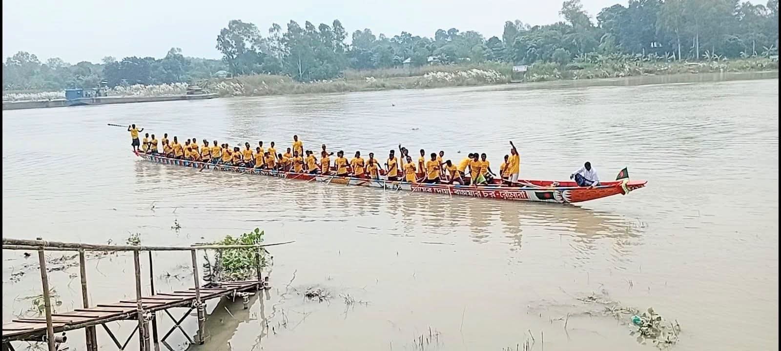 কালীগঙ্গা নদীতে নৌকাবাইচ দিতে মায়ের দোয়া নৌকা এখন মানিকগঞ্জের বেউথায় কালীগঙ্গা নদীতে নৌকাবাইচ দিতে মায়ের দোয়া নৌকা এখন মানিকগঞ্জের বেউথায়