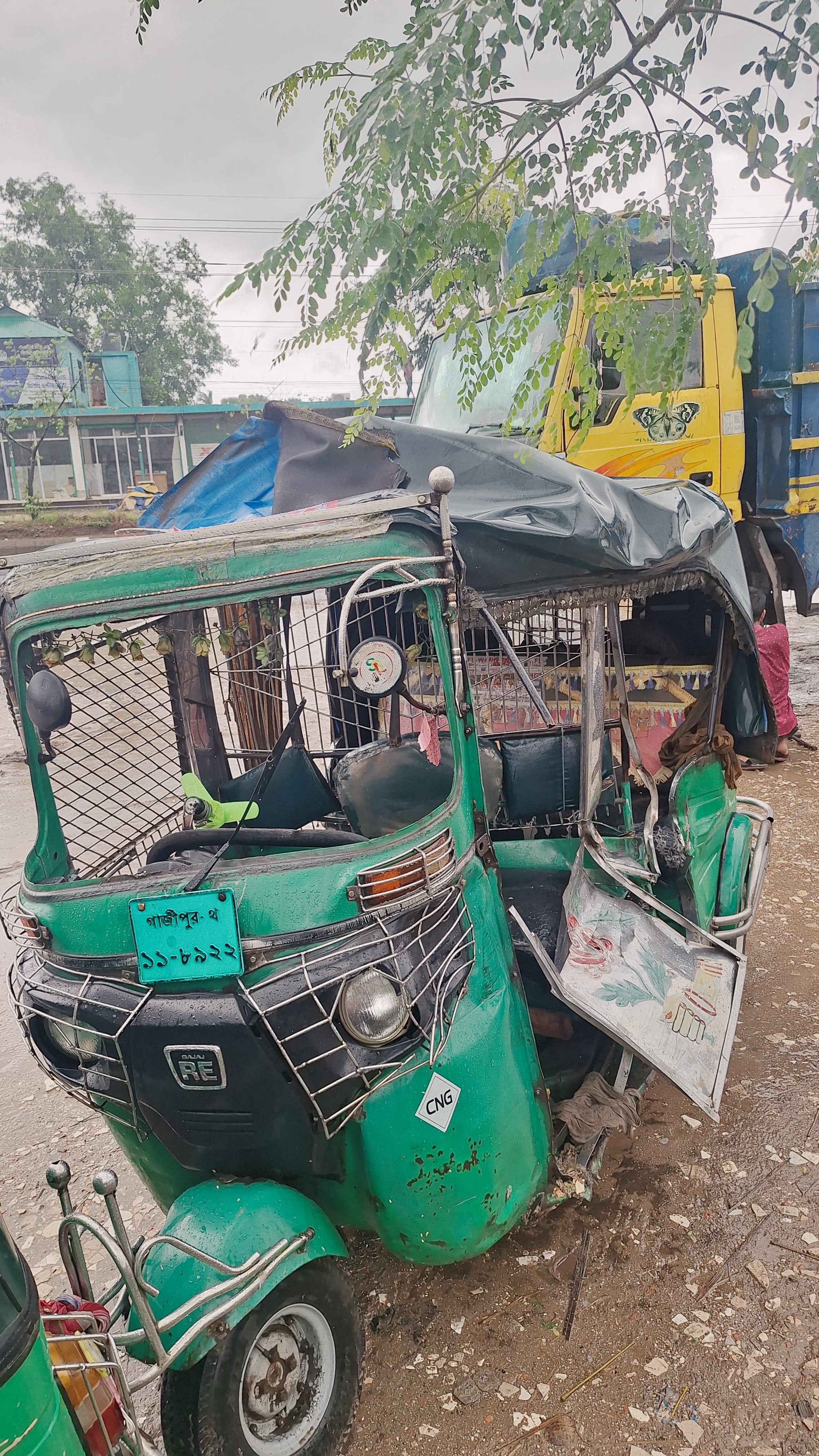 প্রাণ যায় যায় ৫ ছাত্রের
