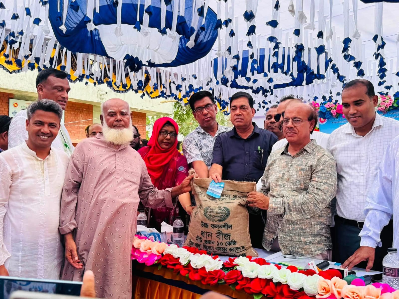 রাণীনগরে কৃষি প্রণোদনা কর্মসূচির উদ্বোধন, কৃষকদের মাঝে বীজ-সার ও বিভিন্ন কৃষি উপকরণ বিতরণ