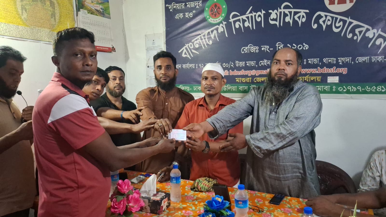 বাংলাদেশ নির্মাণ শ্রমিক ফেডারেশন মাগুরা জেলা শাখার উপদেষ্টা কমিটির পরিচিত সভা ও সদস্যদের কার্ড বিতরণ অনুষ্ঠিত