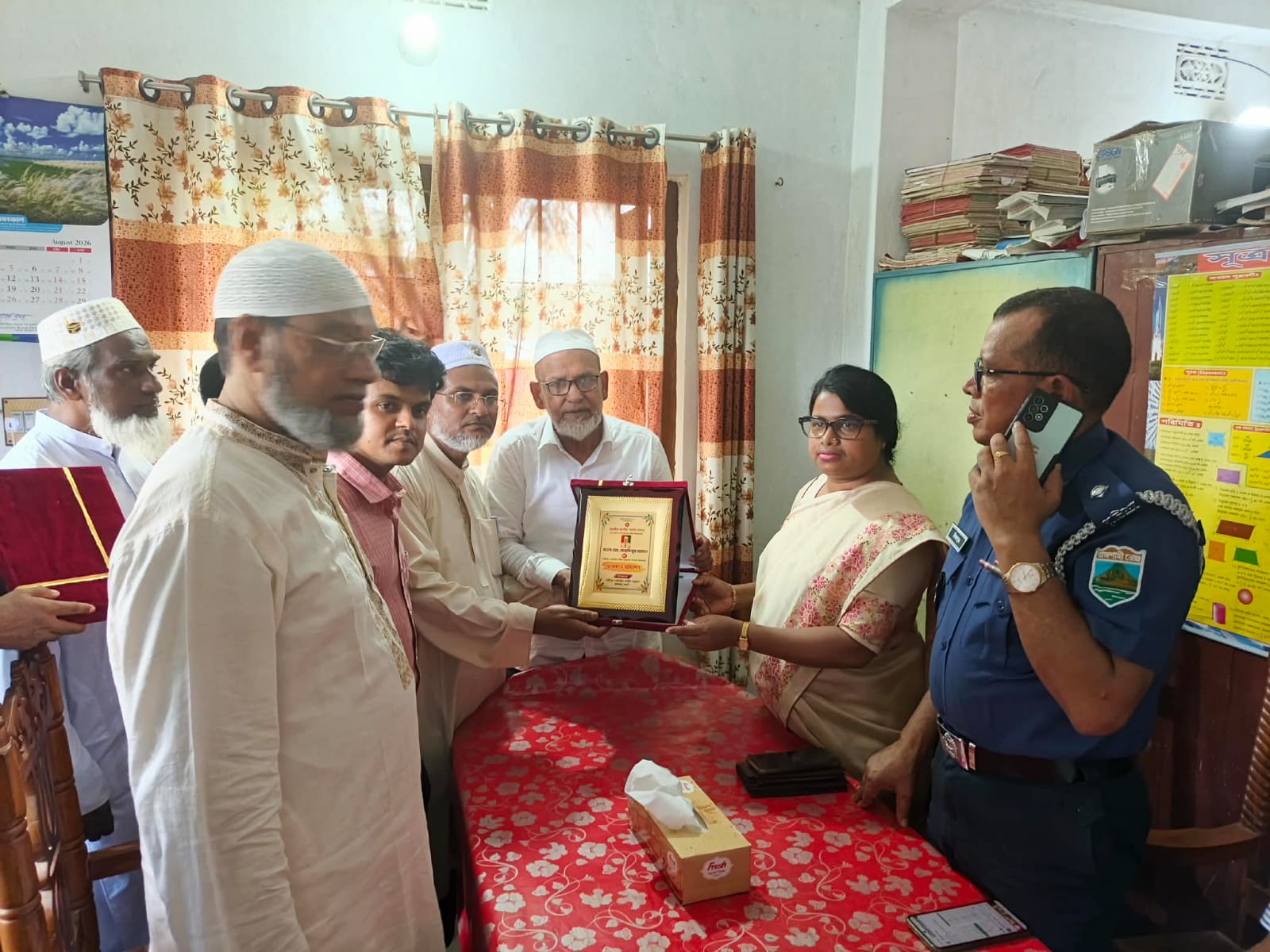 নওগাঁর সাপাহারে প্রাথমিক বিদ্যালয়ের শিক্ষকদের সঙ্গে এমপির মতবিনিময় সভা নওগাঁর সাপাহারে প্রাথমিক বিদ্যালয়ের শিক্ষকদের সঙ্গে এমপির মতবিনিময় সভা