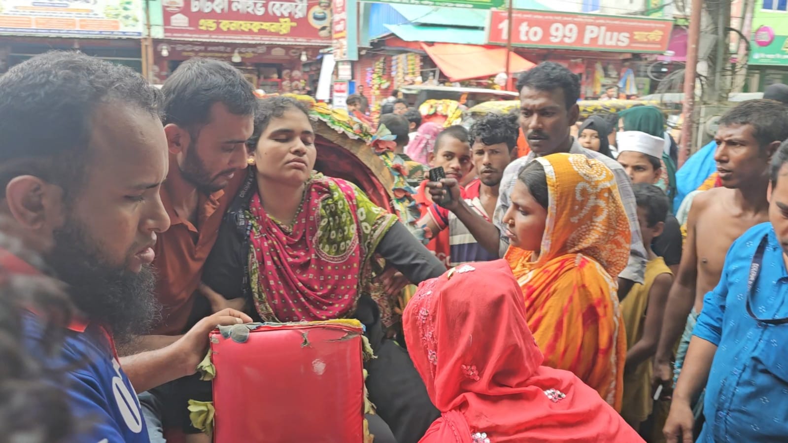 দুই দিনে ১৪৭ শ্রমিক অসুস্থ, রহস্য উদঘাটনে তদন্তে ৬ সদস্যের কমিটি
