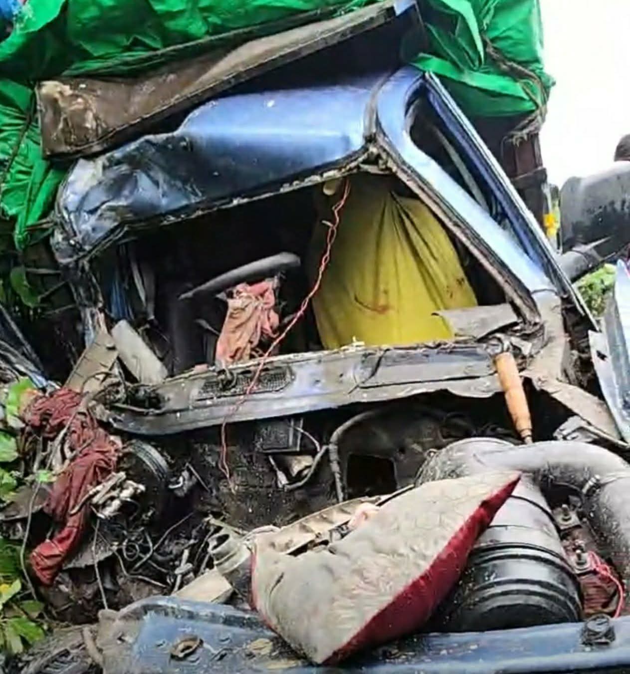 কালুখালীতে ট্রিপল যানের ত্রিমুখী সংঘর্ষে ৩ জন  আহত