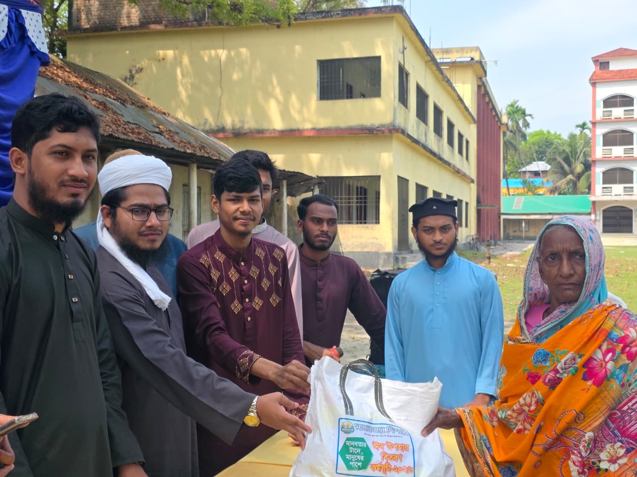 সুন্দরগঞ্জে “মানবতার দিশারী”-এর উদ্যোগে ঈদ-উপহার বিতরণ ও স্বাবলম্বীকরণ কার্যক্রম সম্পন্ন