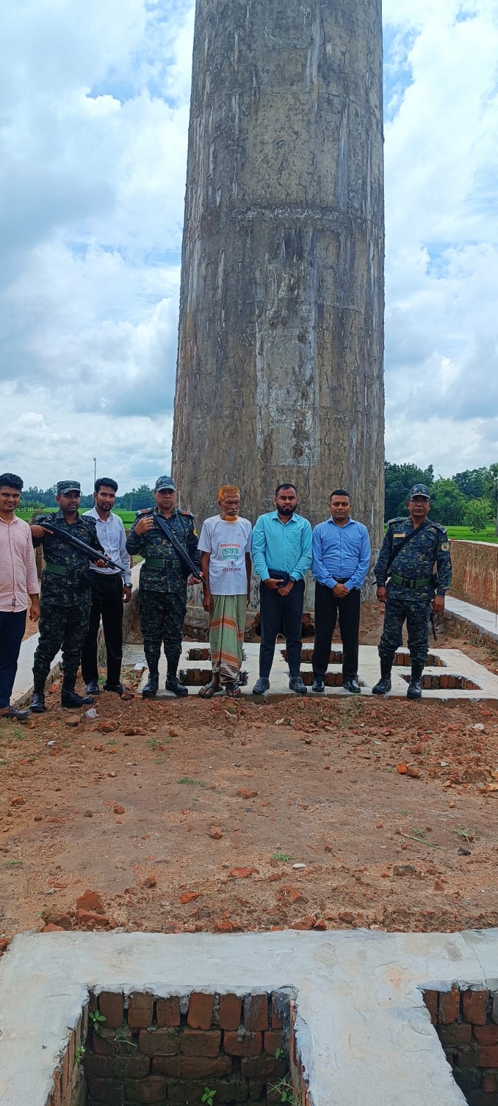 নওগাঁয়  নির্মাণাধীন অবৈধ ইটভাটায় অভিযান