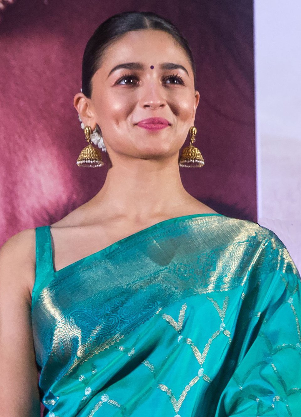 পাকিস্তান যাওয়ার প্রশ্নে আলিয়ার চমকপ্রদ উত্তর