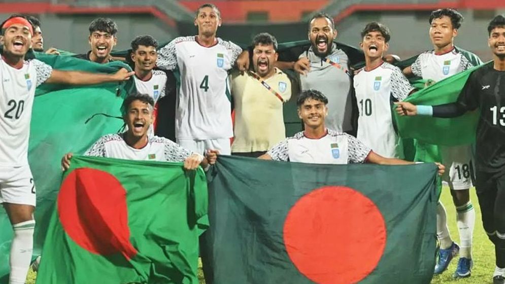 চ্যাম্পিয়ন বাংলাদেশের ফুটবলারদের পুরস্কার ঘোষণা ক্রীড়া প্রতিমন্ত্রীর