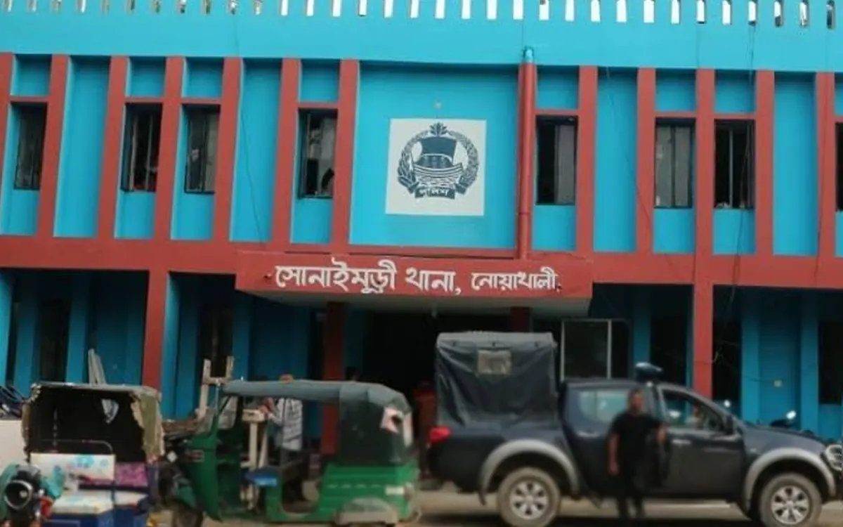 ‎ধূমপানে নিষেধ করায় নোয়াখালীতে ‘হেলমেট বাহিনীর’ এলোপাতাড়ি গুলি, আহত ৬