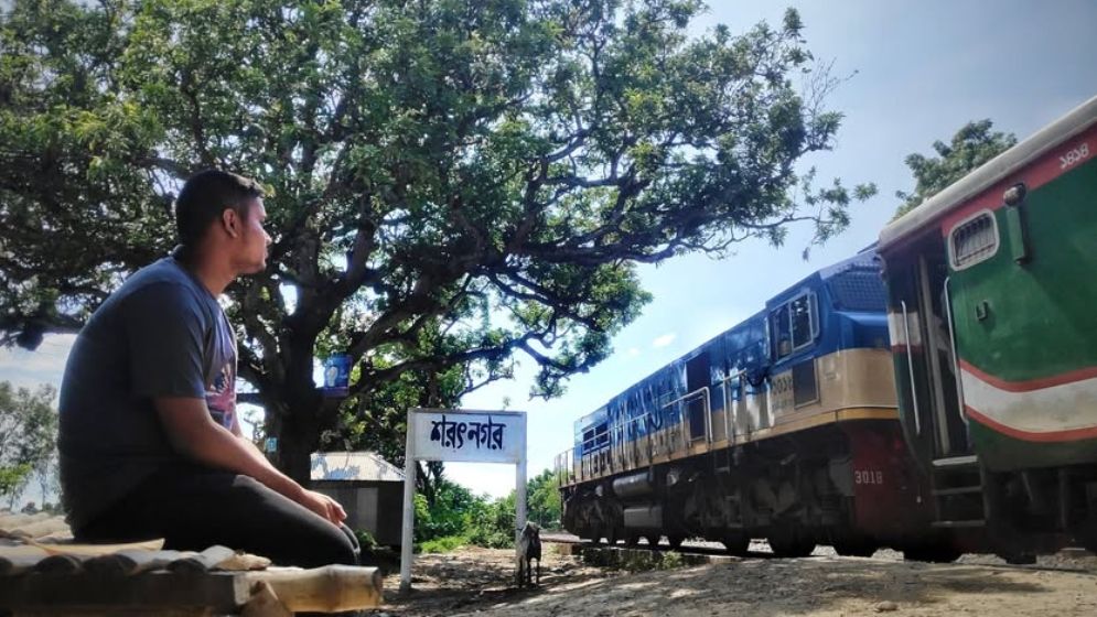 ‘বনলতা এক্সপ্রেস’ নিয়ে হাসনাত আবদুল্লাহর রিভিউ ‘বনলতা এক্সপ্রেস’ নিয়ে হাসনাত আবদুল্লাহর রিভিউ