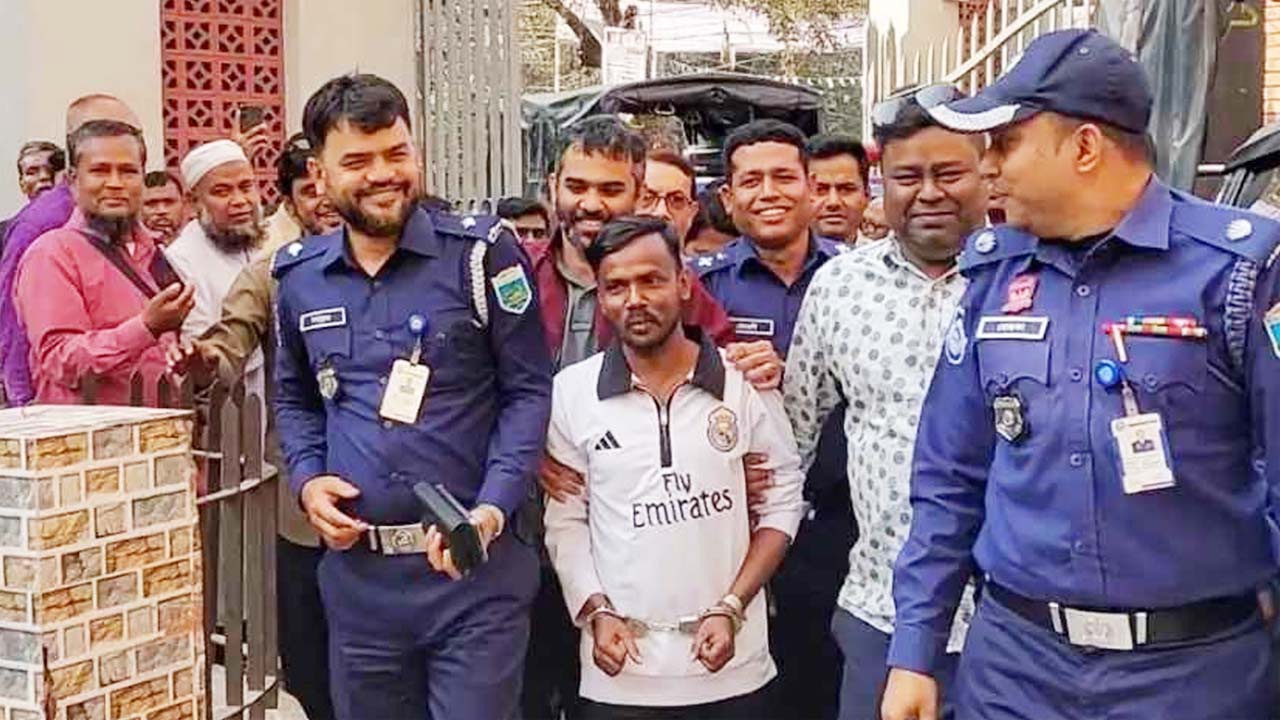 হিরো আলমকে গ্রেপ্তার করেছে পুলিশ