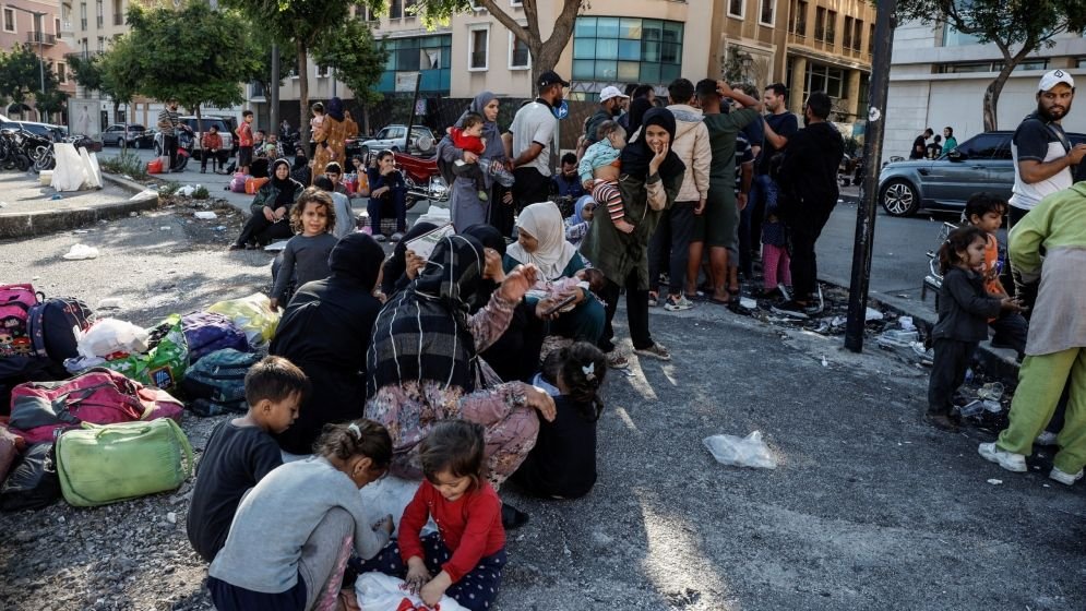 লেবাননে ইসরাইলি হামলায় ঘরছাড়া হাজার হাজার মানুষ