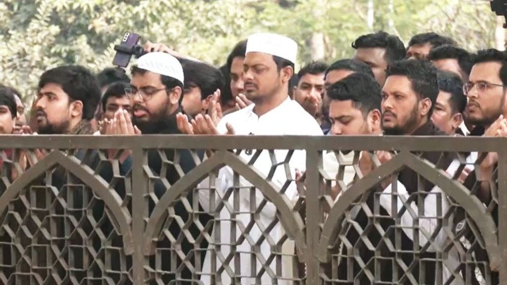 হাদির কবর জিয়ারতের মধ্য দিয়ে এনসিপির নির্বাচনি প্রচারণা শুরু