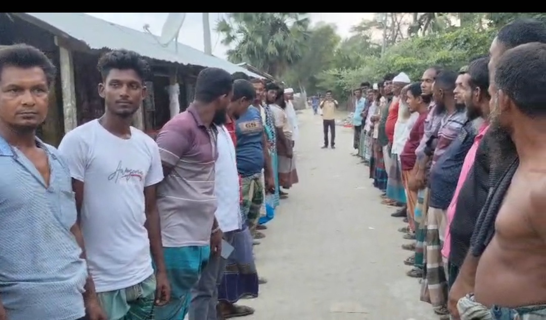 পটুয়াখালীর রাঙ্গাবালীতে নিজের বিরুদ্ধে প্রকাশিত সংবাদকে মিথ্যা ও উদ্দেশ্যপ্রণোদিত দাবি করে সংবাদ সম্মেলন করেছেন শ্রমিক দল নেতা ফিরোজ মুন্সি।