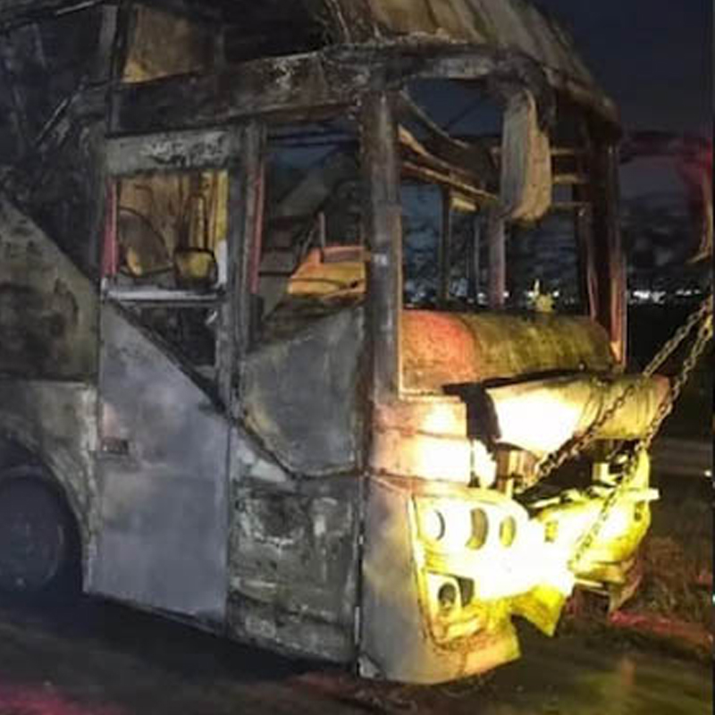 ভারতে এক্সপ্রেসওয়েতে স্লিপার বাসে আগুন