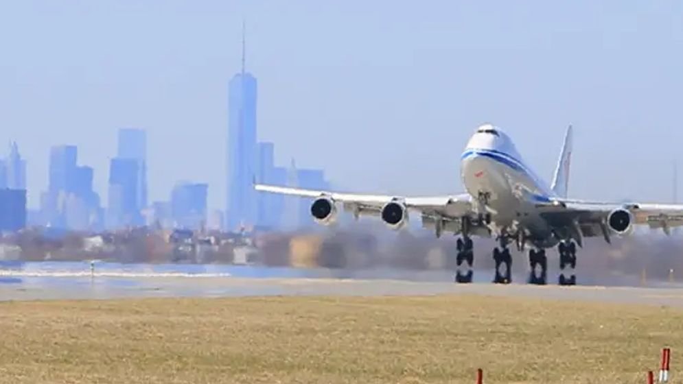 মধ্যপ্রাচ্যগামী ফ্লাইট বাতিল