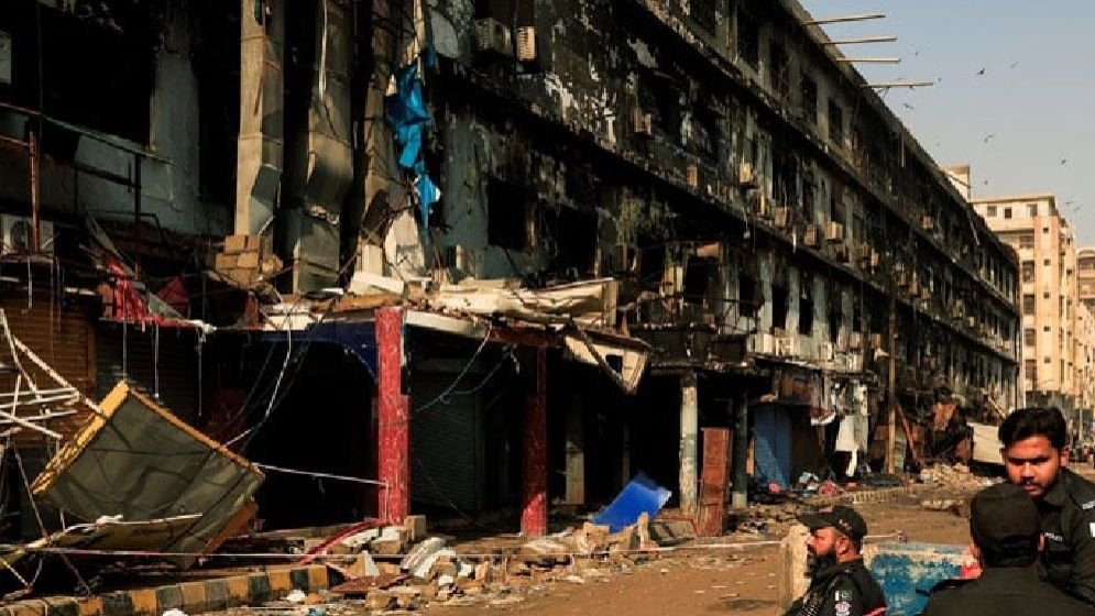 গুল প্লাজা ট্রাজেডি: পাকিস্তানে এক রুম থেকে উদ্ধার ৩০ মরদেহ