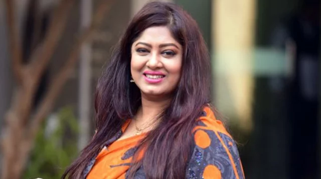 বিয়ে নিয়ে এবার মুখ খুললেন চিত্রনায়িকা মৌসুমী।