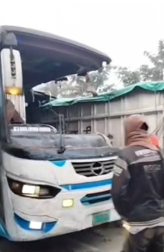 গাইবান্ধায় ঘন কুয়াশায় বাস-ট্রাক সংঘর্ষ, দুইজন নিহত