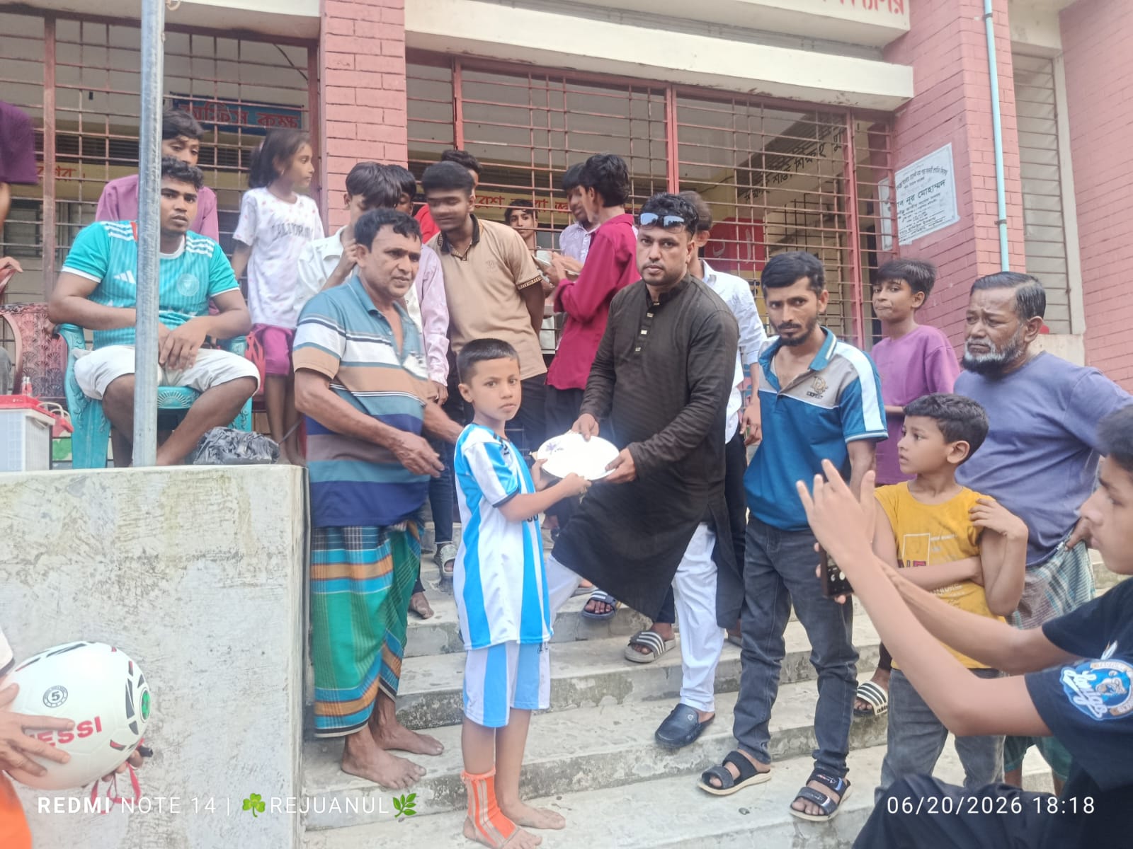 ​পাকুন্দিয়ায় প্রবাসীদের উদ্যোগে শিশুদের নিয়ে জাঁকজমকপূর্ণ ফুটবল ম্যাচ