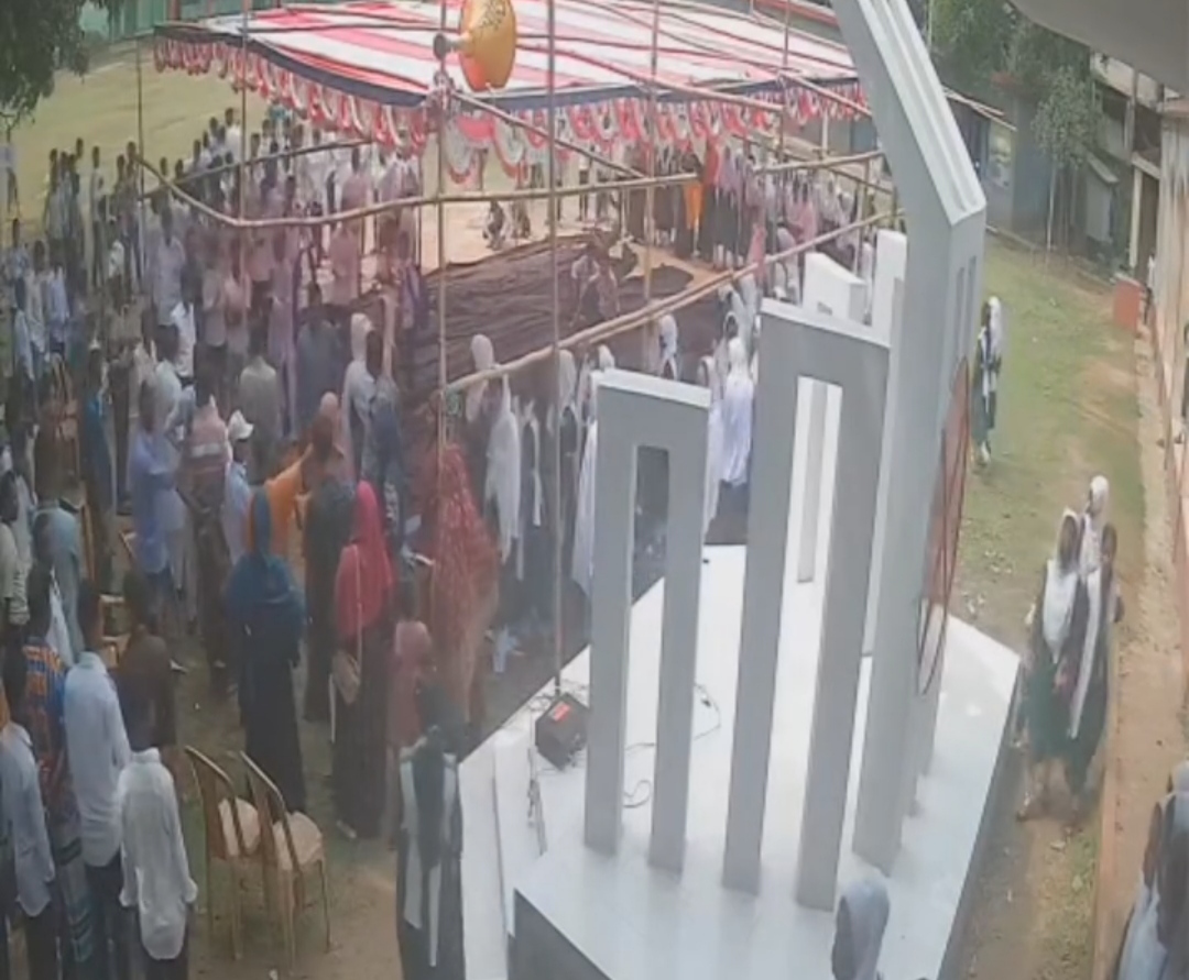 দাওয়াত না পাওয়ার ক্ষোভে শ্রীপুরে এসএসসি বিদায় অনুষ্ঠান পণ্ড, প্রধান শিক্ষকের কক্ষে তালা