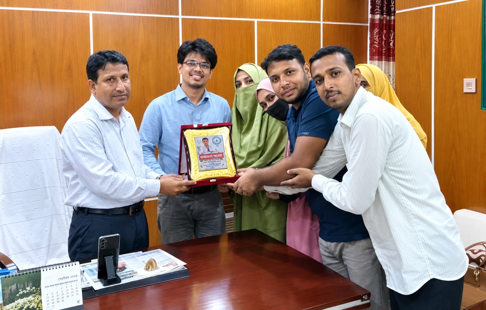 ভাইরাল ভিডিওর সেই চিকিৎসক পেলেন সম্মাননা ভাইরাল ভিডিওর সেই চিকিৎসক পেলেন সম্মাননা