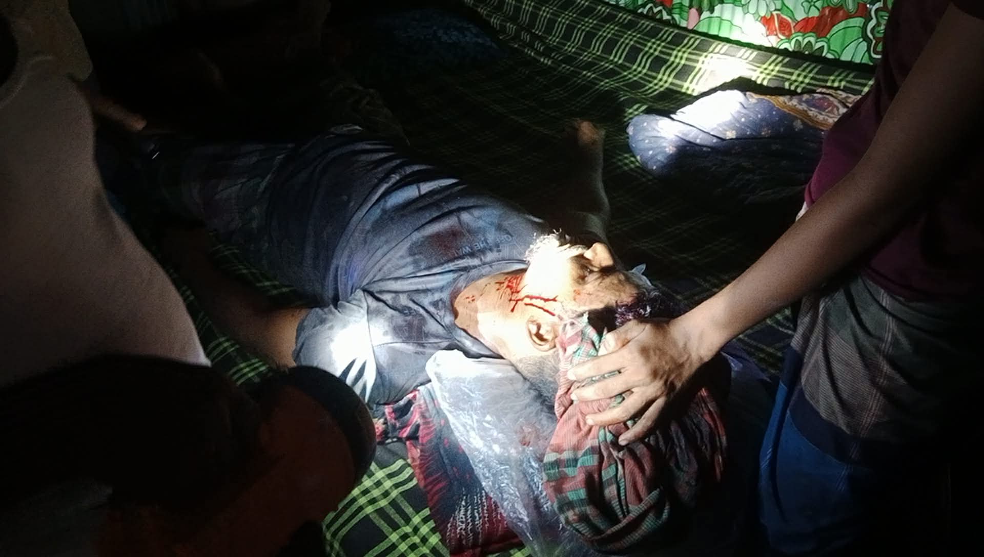 রাঙ্গাবালীতে প্রেমের সম্পর্কের জেরে যুবকের আত্মহত্যার চেষ্টা, ছেলের পক্ষের সংঘর্ষে আহত ২