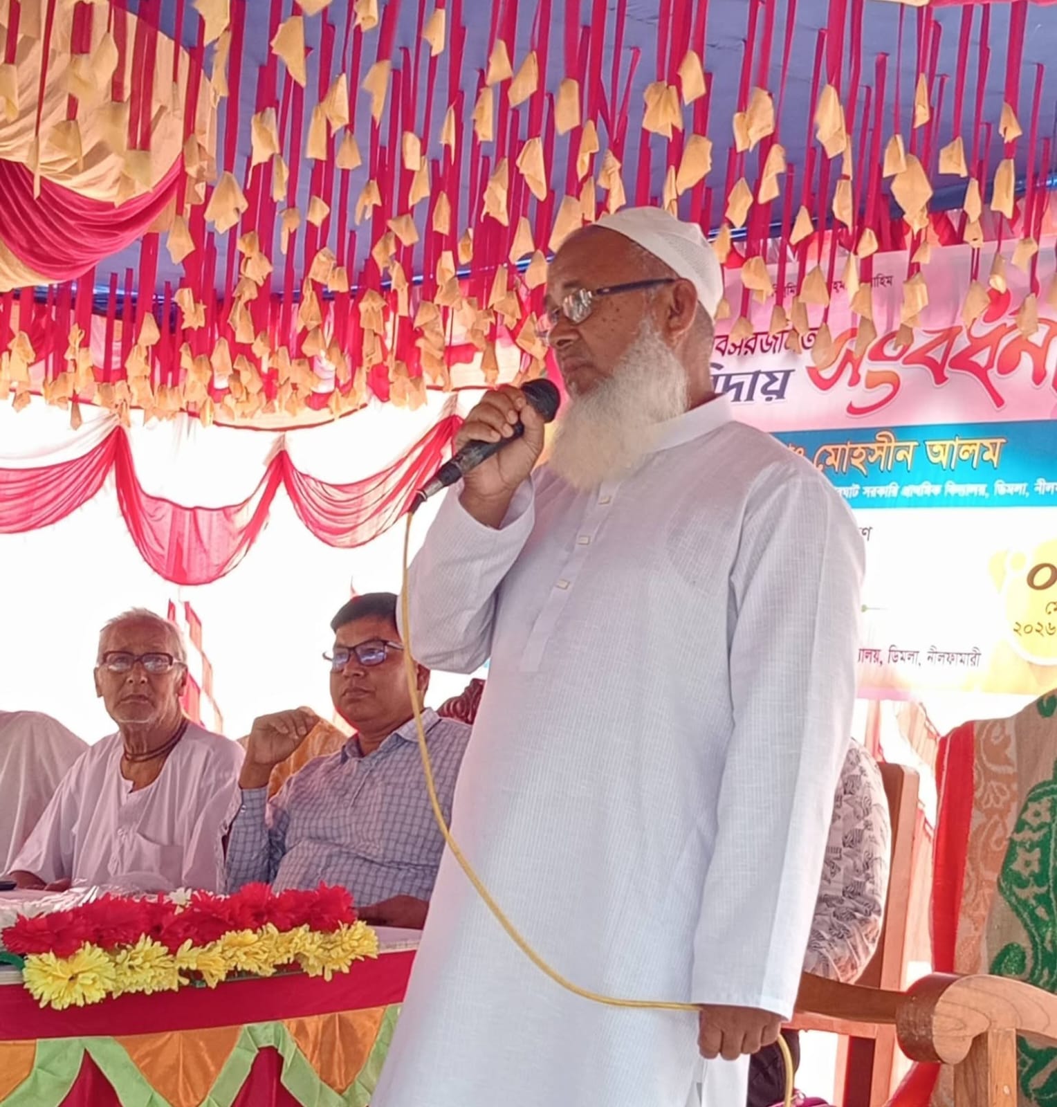 ঘোড়ার গাড়িতে প্রিয় শিক্ষকের রাজকীয় বিদায়
