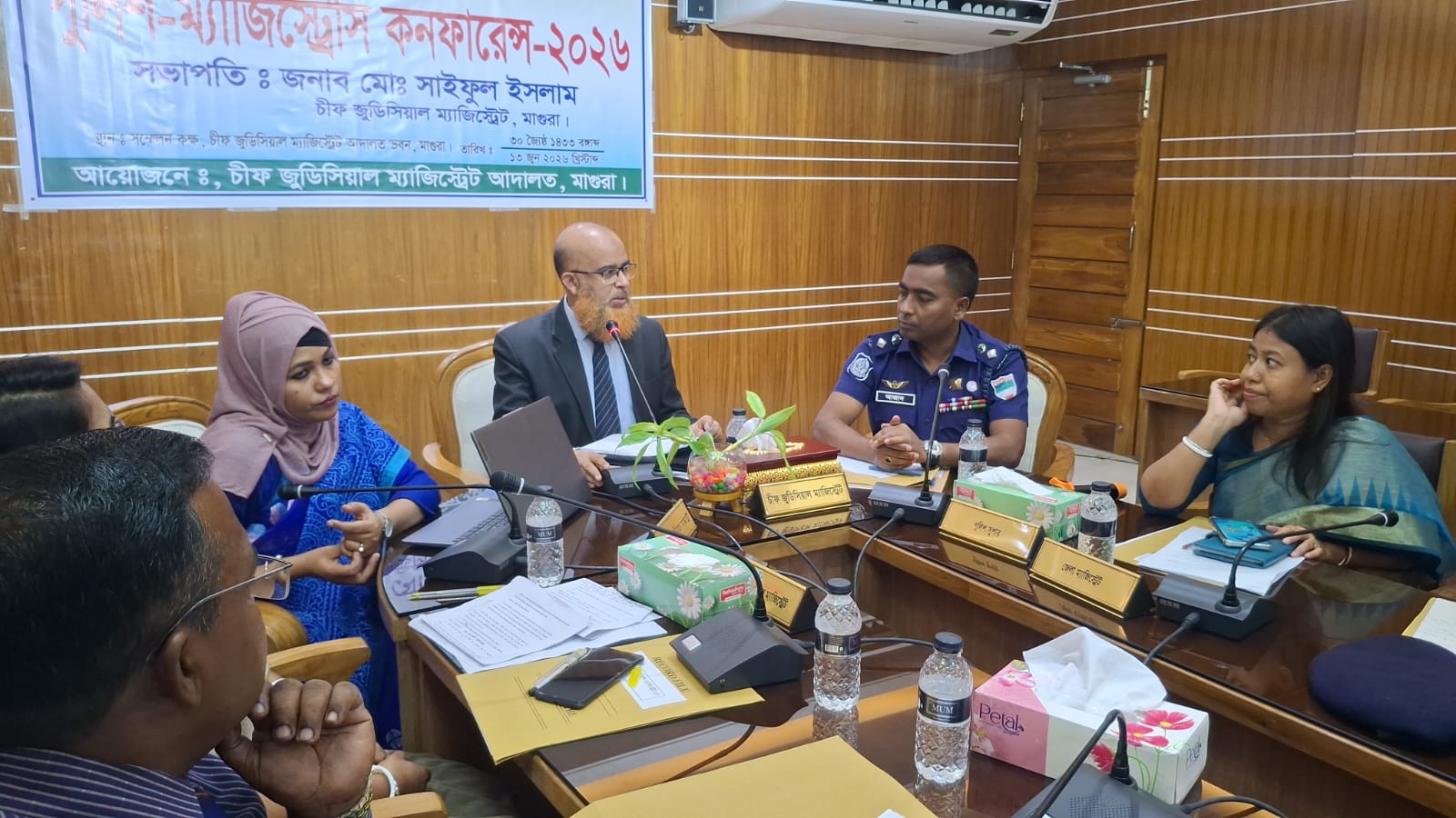 মাগুরায় চীফ জুডিসিয়াল ম্যাজিস্ট্রেট মোঃ সাইফুল ইসলামের সভাপতিত্বে পুলিশ-ম্যাজিস্ট্রেসি কনফারেন্স অনুষ্ঠিত