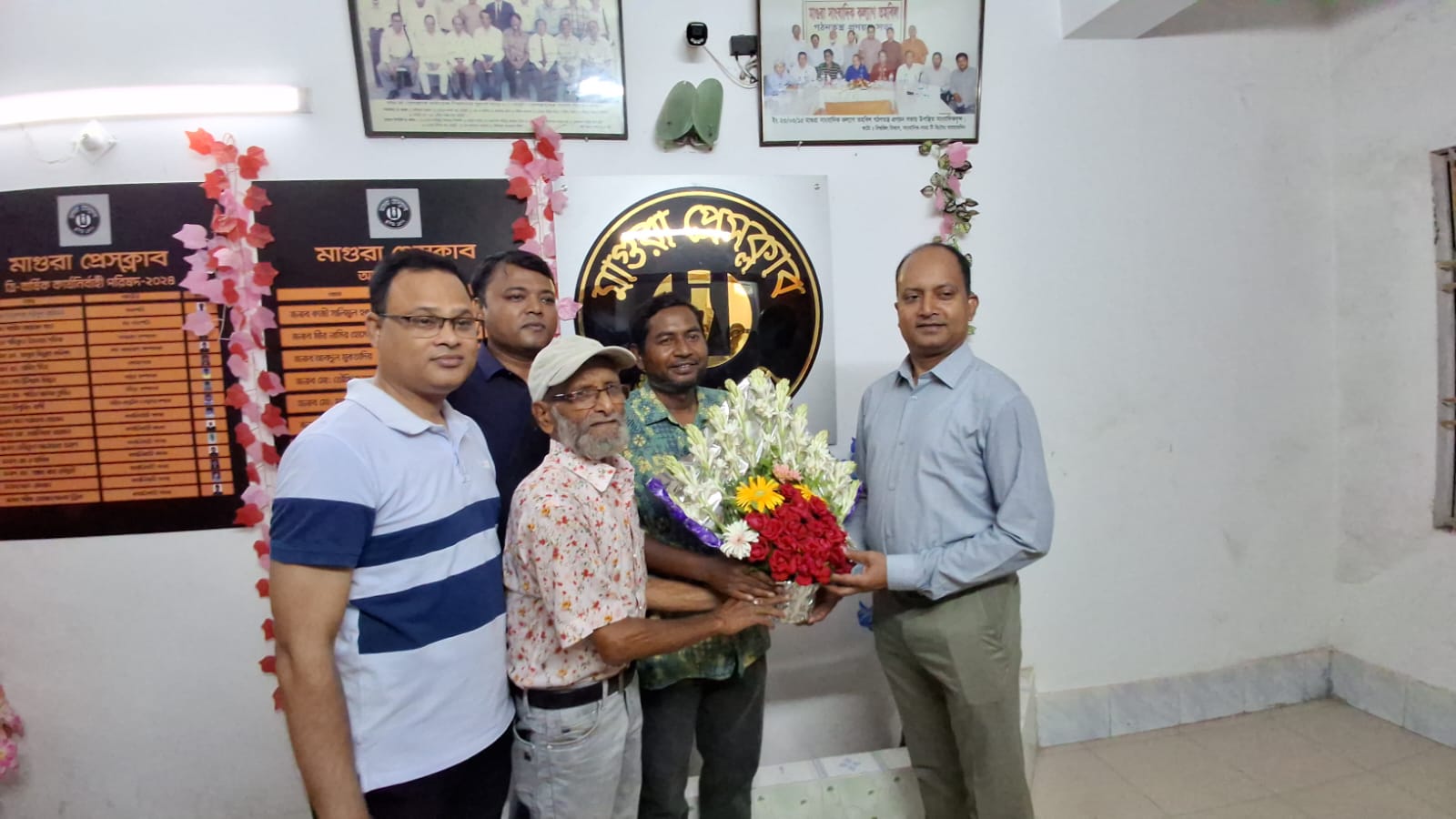 মাগুরা প্রেসক্লাব পরিদর্শনে নবাগত জেলা প্রশাসক মোতাকাব্বীর আহমেদ
