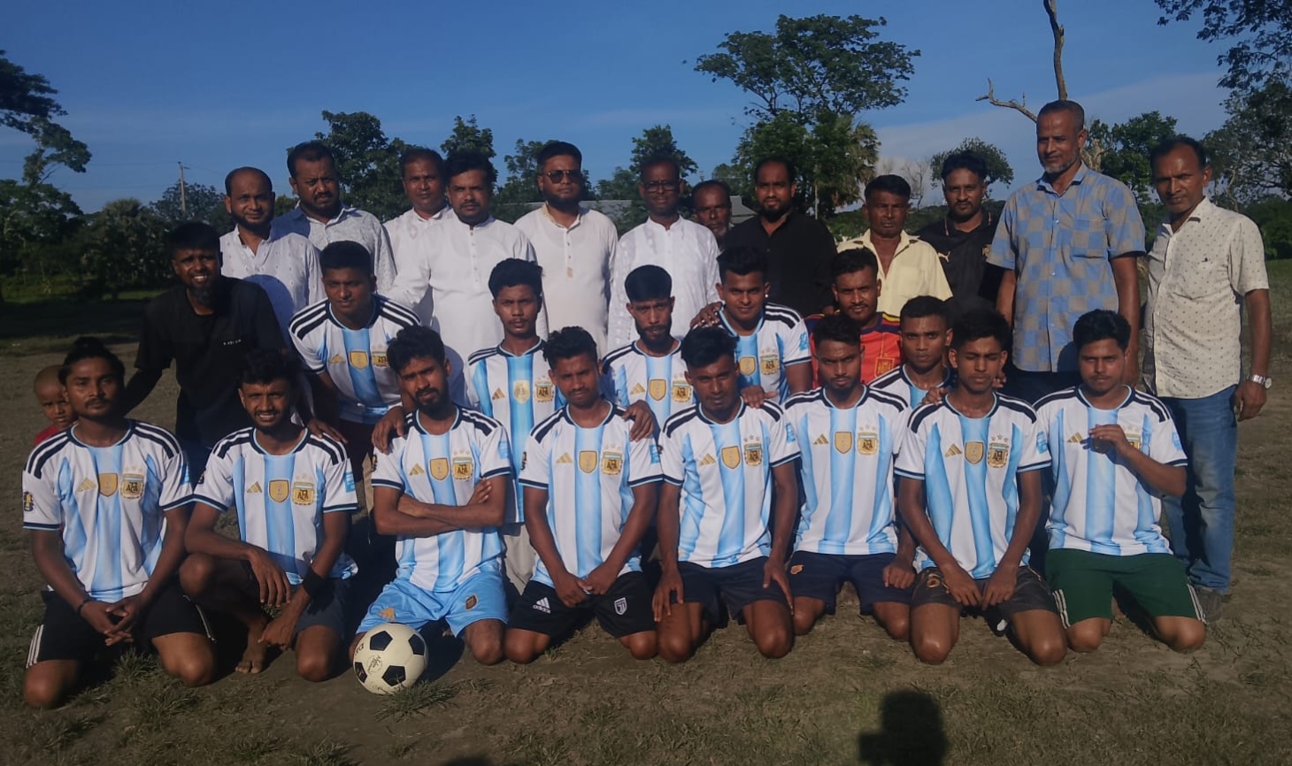 মাদকবিরোধী সচেতনতায় হোসেনপুরে প্রীতি ফুটবল ম্যাচ অনুষ্ঠিত।