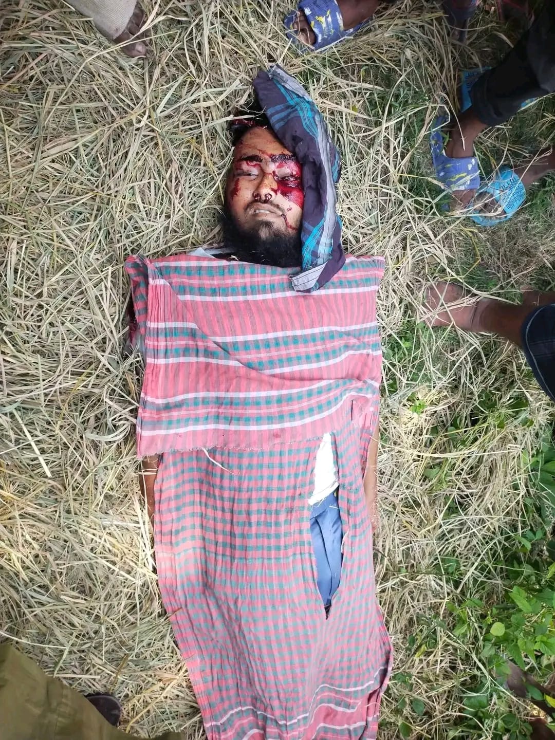 জয়পুরহাটে খড়িকাটা সড়কে মর্মান্তিক দুর্ঘটনা: নিহত ২, আহত ১