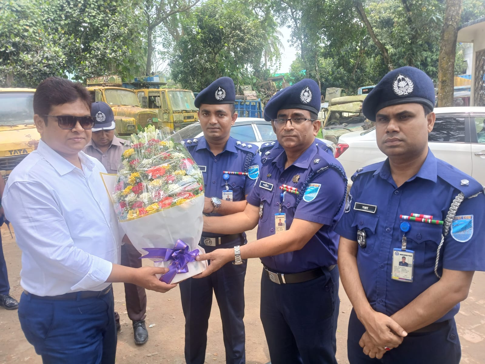 ভূমি অফিসে আকস্মিক পরিদর্শন