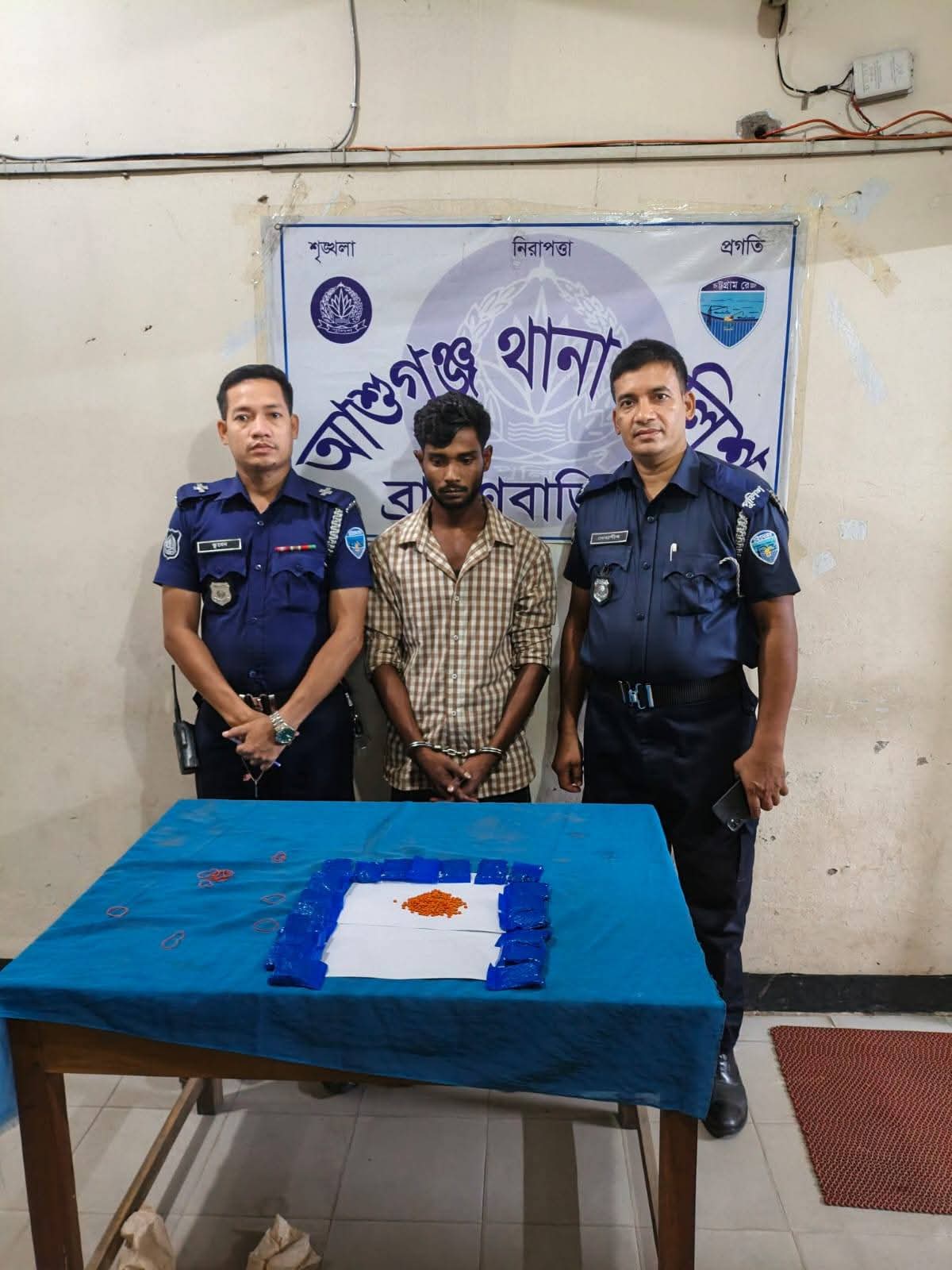 মোটরসাইকেলে মাদক বহন, ইয়াবা ট্যাবলেটসহ ০৩ মাদক কারবারী গ্রেফতার
