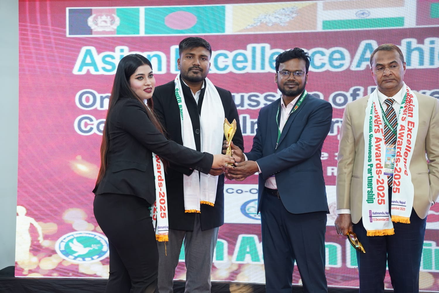 এশিয়ান এক্সিলেন্স এচিভার্স অ্যাওয়ার্ডে ভূষিত সায়মা আনিকা