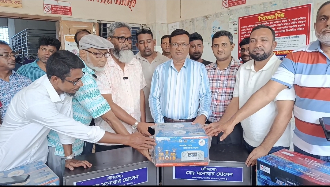 মাগুরা সদর হাসপাতালে রোগীদের সেবায় ৫টি আইপিএস মেশিন দিলেন এমপি মনোয়ার হোসেন খান
