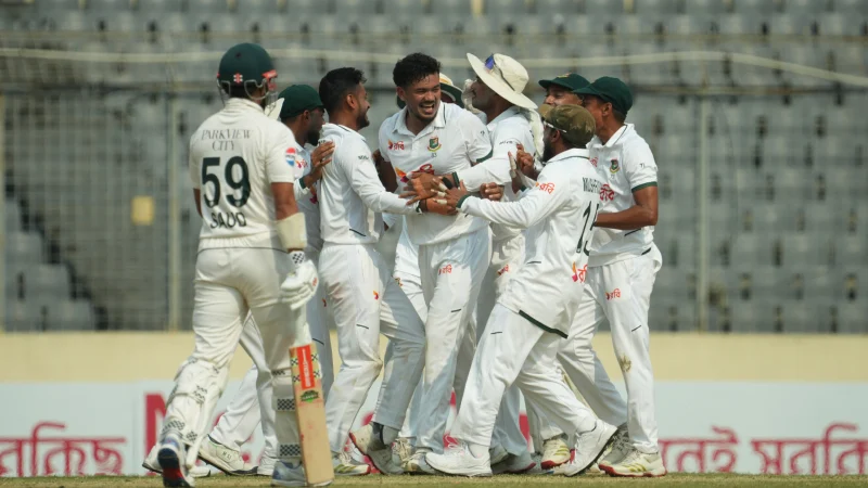 চা বিরতির পরই ২ ওভারে ২ উইকেট পেল বাংলাদেশ