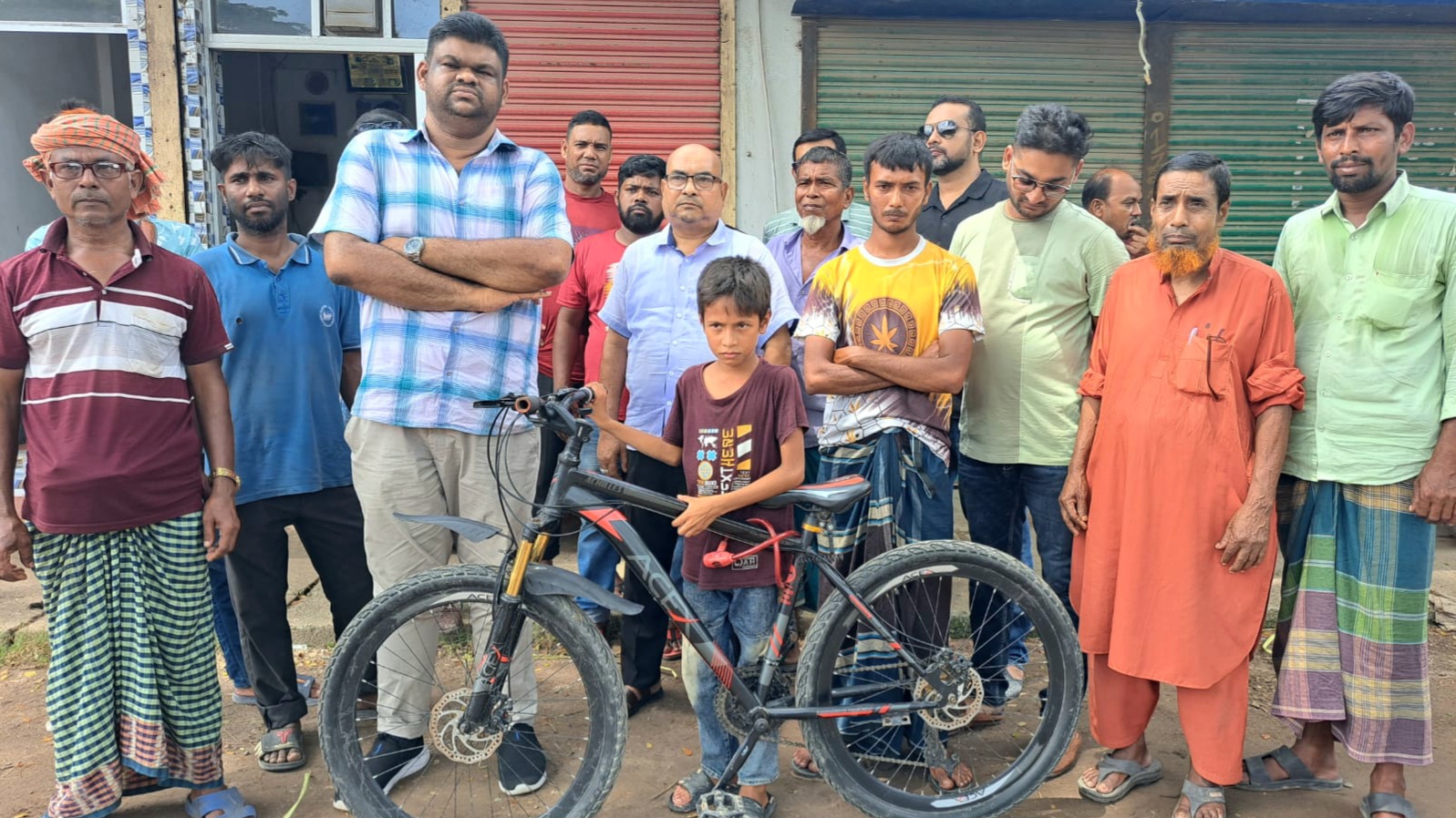 অর্থকষ্টে বিক্রি করা ছেলের সাইকেল ফিরিয়ে দিলেন ছাত্রদল নেতা অর্থকষ্টে বিক্রি করা ছেলের সাইকেল ফিরিয়ে দিলেন ছাত্রদল নেতা